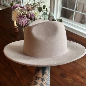 GIGI PIP Wes Fedora Ivory